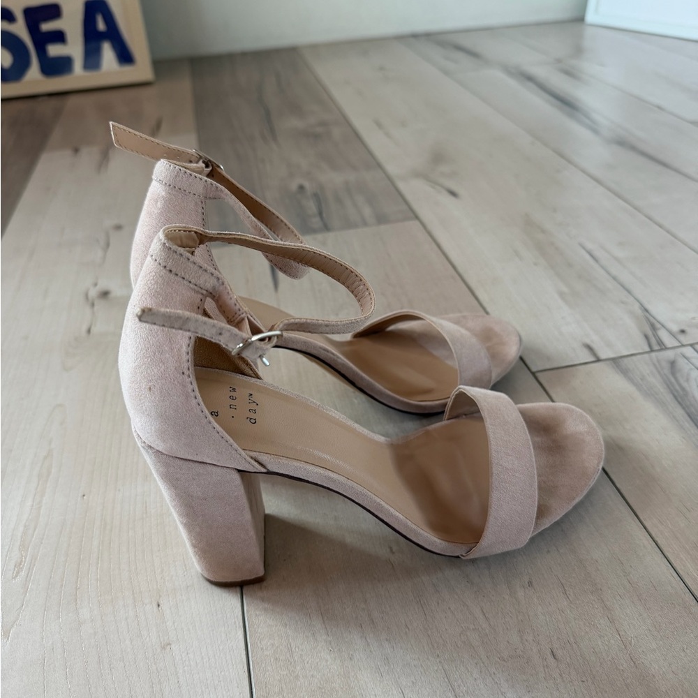 Women's Ankle Strap Block Heel Sandals in Blush